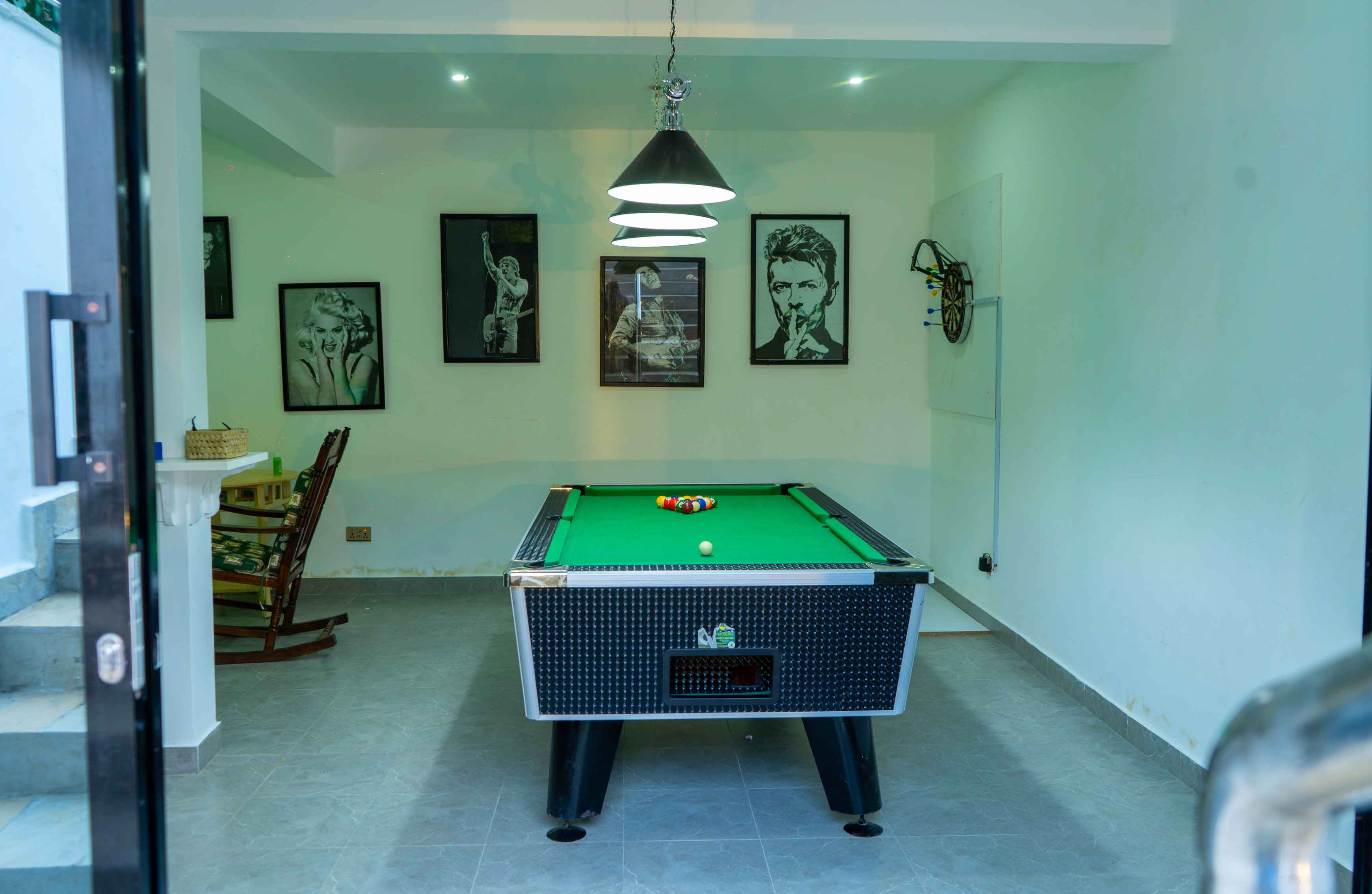Pool Bar