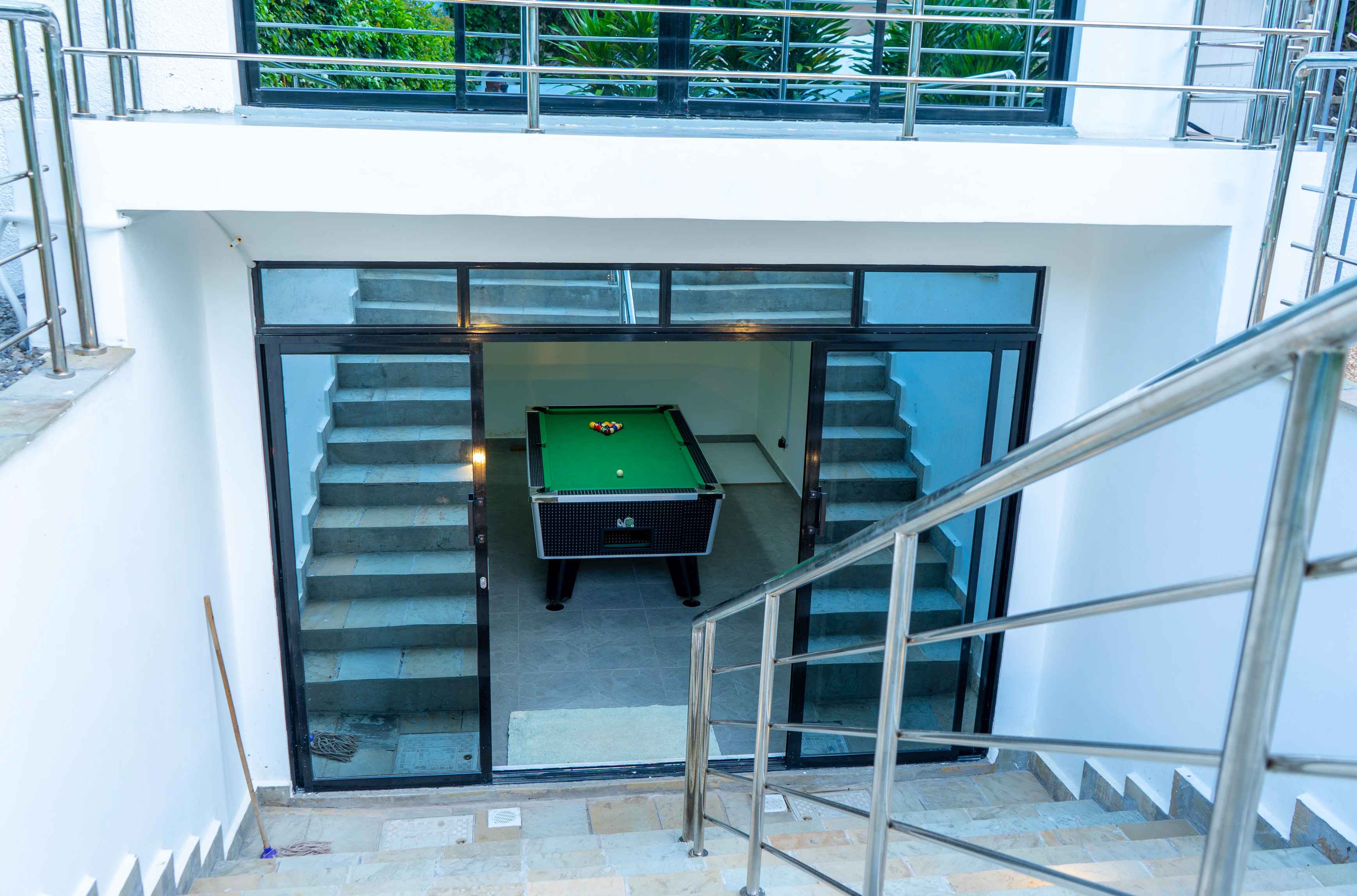 Pool Bar
