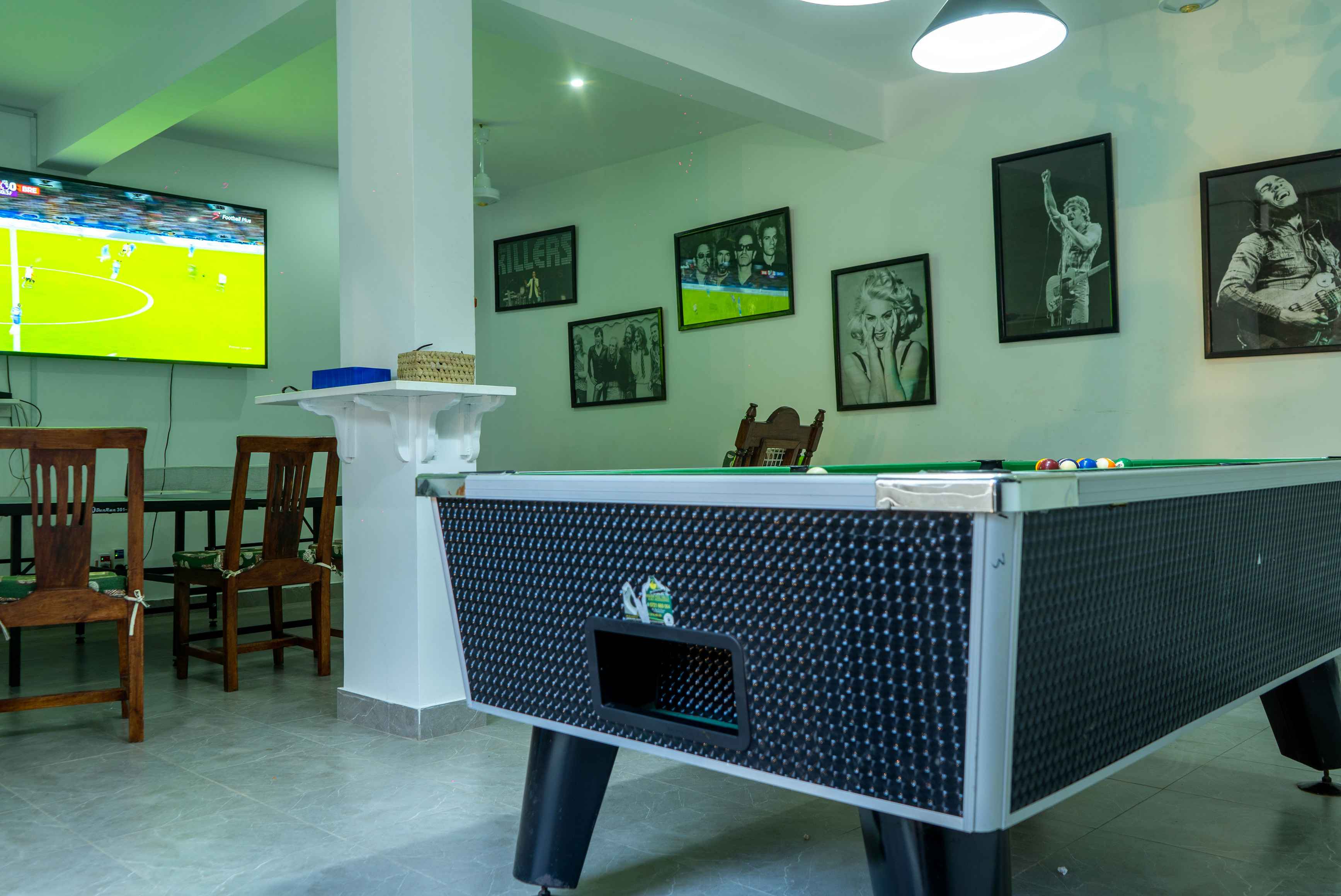 Pool Bar